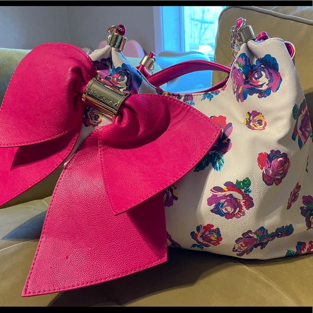 xl Pink bow Betsy Johnson